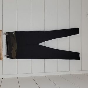 PINK Yoga Victoria's Secret small leggings with camouflage band black & brown